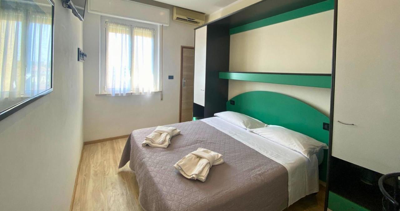 Hotel Tre Stelle Rimini Exterior foto